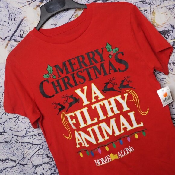 HOME ALONE TEE M NWT Red Graphic Shirt Christmas Holiday Movie Filthy Animals - Picture 1 of 5